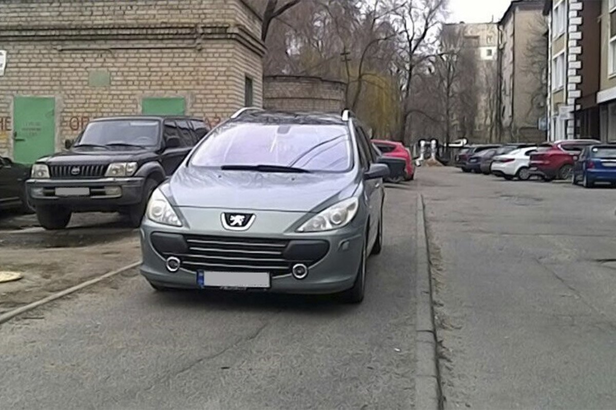 Так паркуватись не треба Так паркуватись не треба