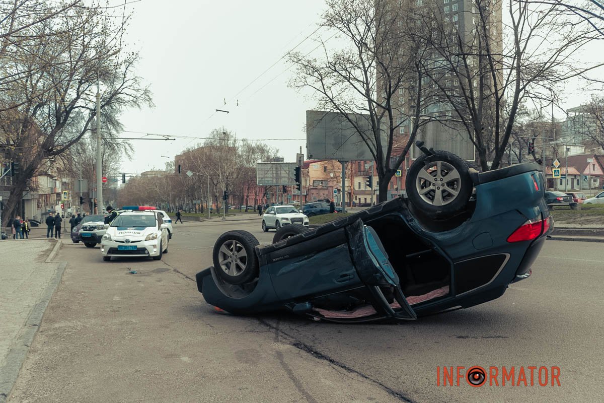 Subaru їхав по Поля Subaru їхав по Поля