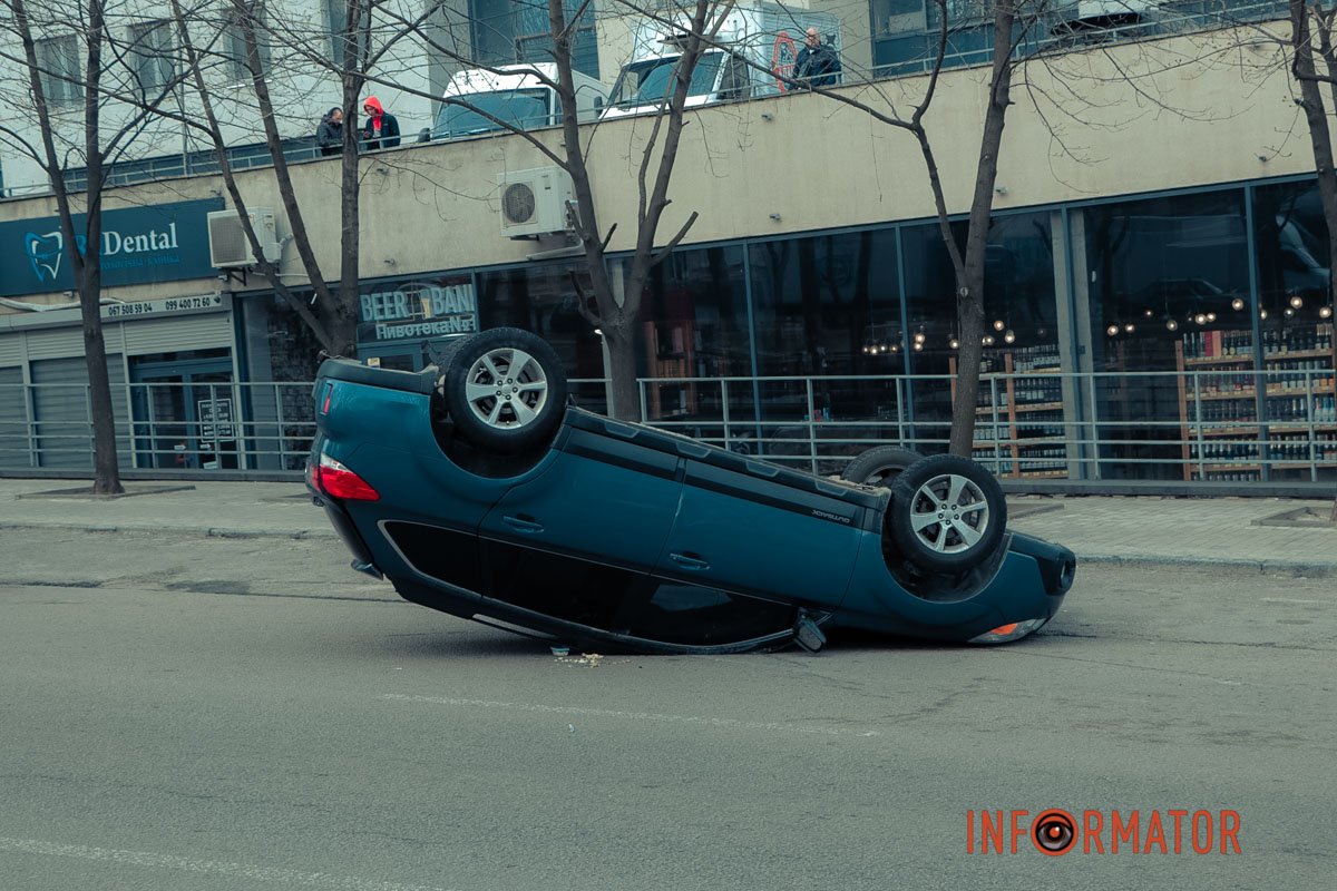 Водій хотів "проскочити", чим і спричинив аварію Водій хотів "проскочити", чим і спричинив аварію