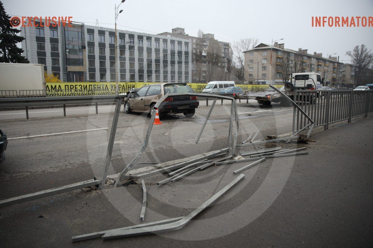 Паркан потрібно відновити
