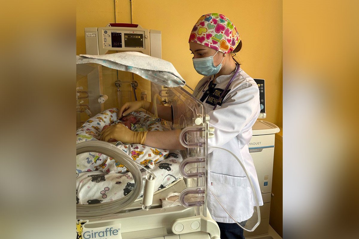 Вага новонародженої 770 грамів Вага новонародженої 770 грамів