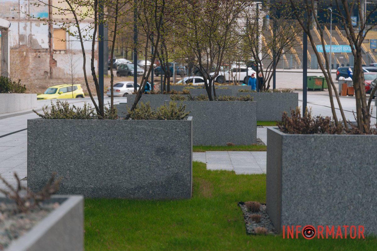 До "Арени" рукою подати