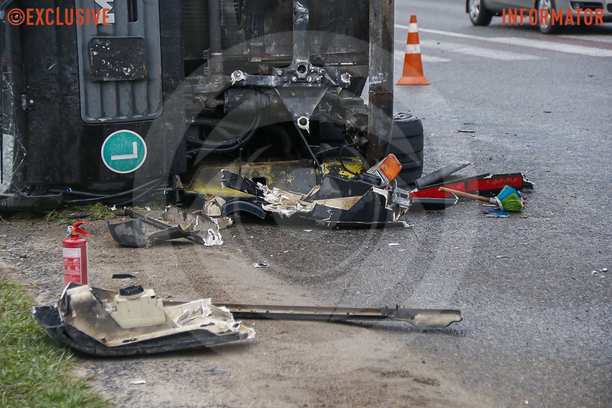 На місці працюють поліцейські На місці працюють поліцейські