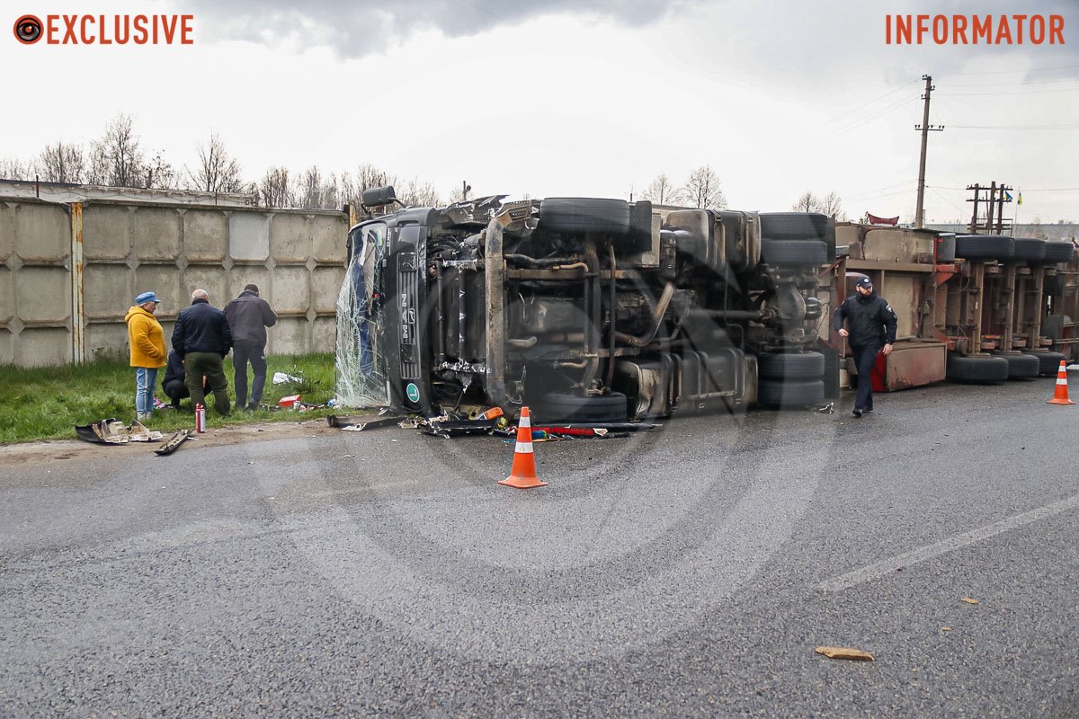 В цей час водій фури їхав в напрямку Дніпра В цей час водій фури їхав в напрямку Дніпра