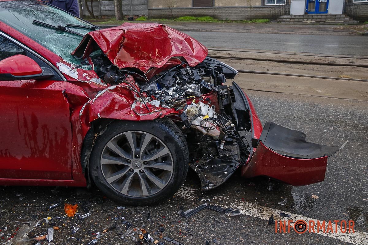 У цей момент в нього врізався Hyundai