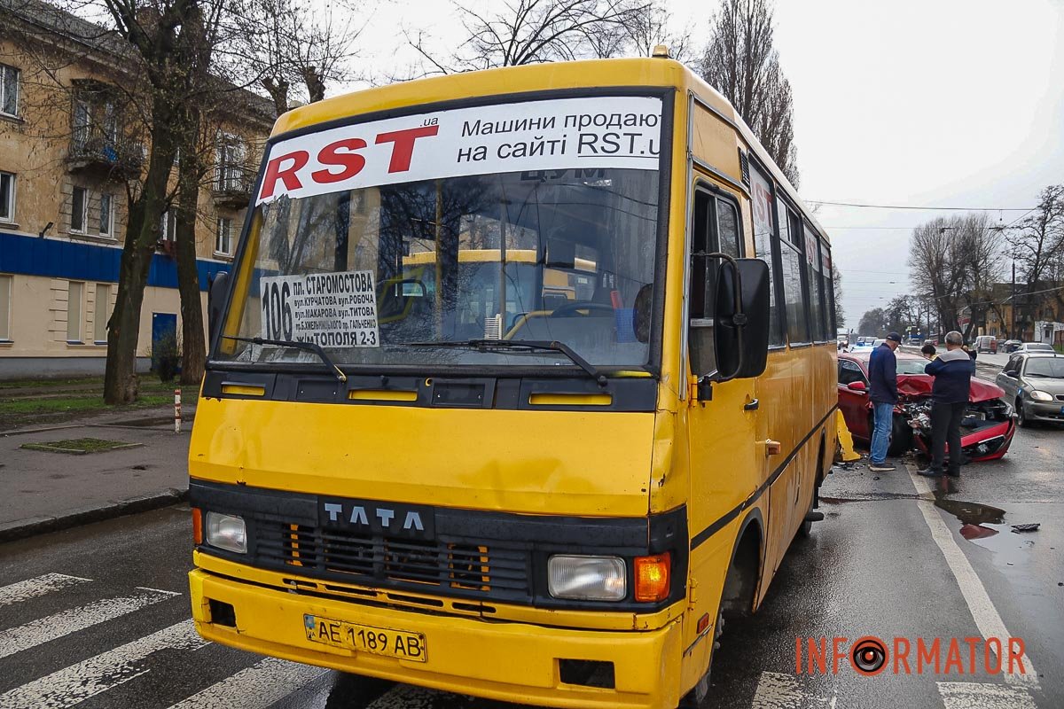 У суботу, 8 квітня, на проспекті Богдана Хмельницького, поруч з перехрестям з вулицею Корейською, сталася аварія