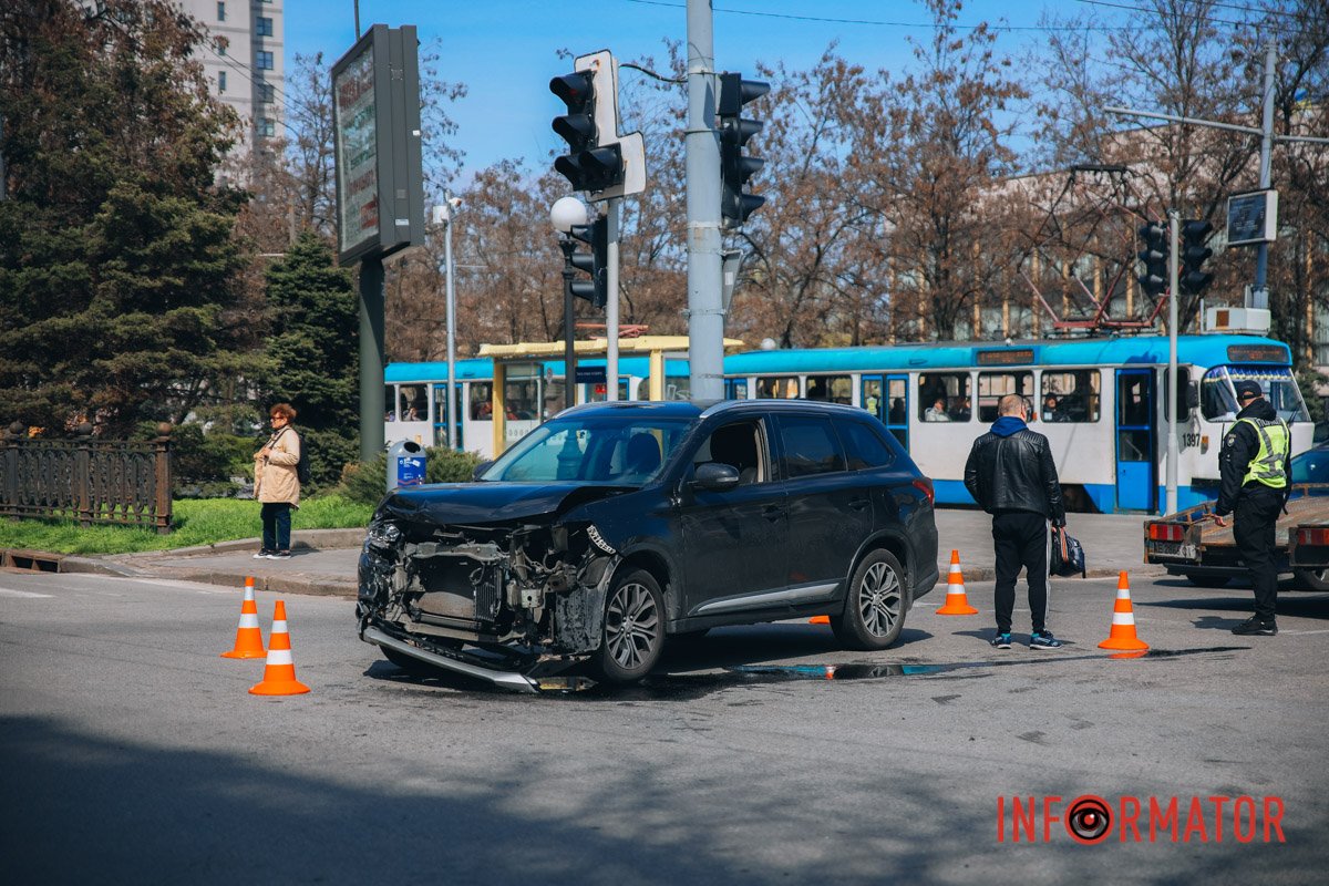 Mitsubishi забирає евакуатор