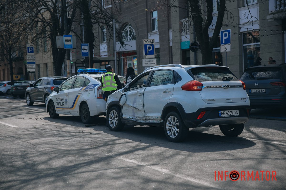 ДТП на перехресті Дмитра Яворницького та вулиці Андрія Фабра