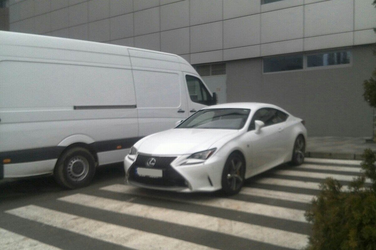 Так паркуватись не треба Так паркуватись не треба