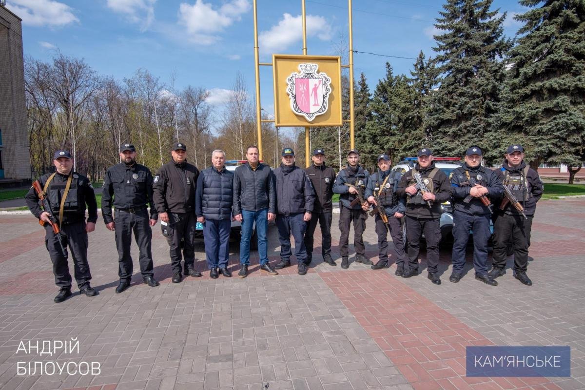 Андрій Білоусов передав поліцейським міста дві нові автівки