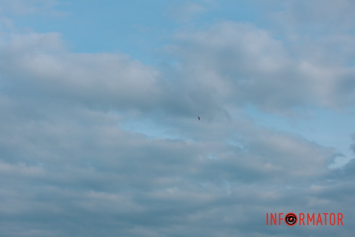 Весняне похмуре небо