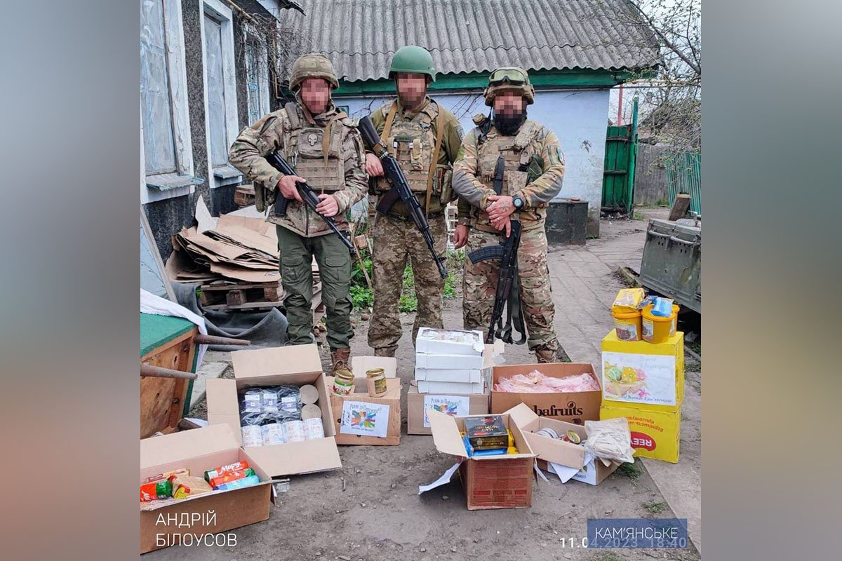  Освітяни міста передали Захисникам смаколики