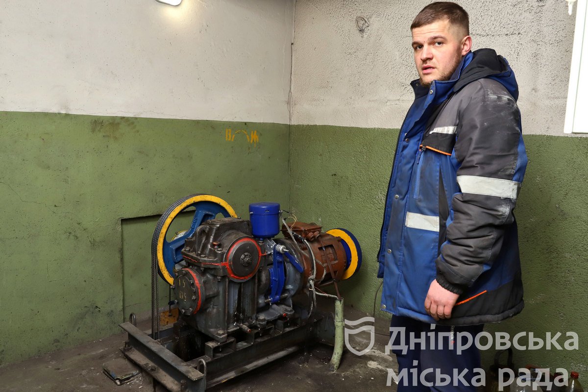В багатоповерхівці на Донецькому шосе полагодили підйомники в двох під'їздах