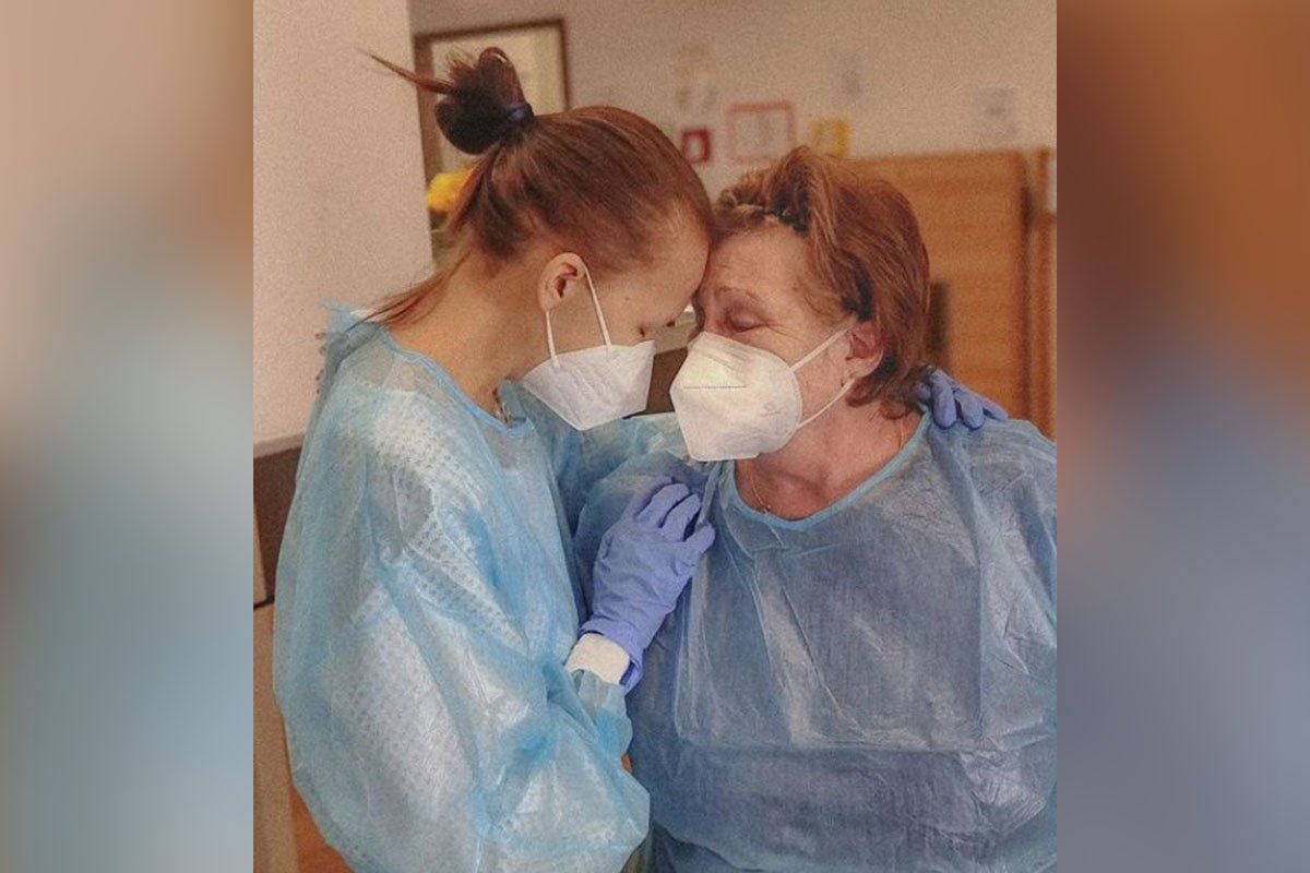 Поруч з Євгенією у Німеччині постійно була мама Поруч з Євгенією у Німеччині постійно була мама