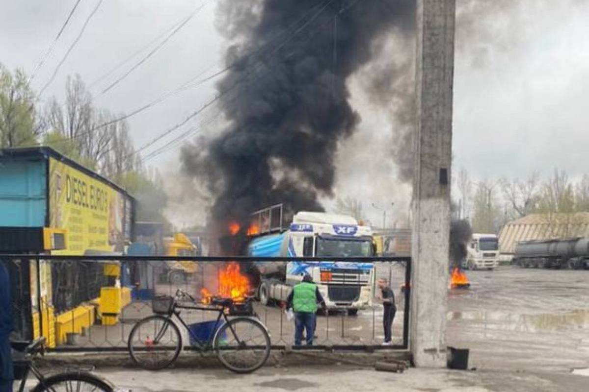 Горів бензовоз