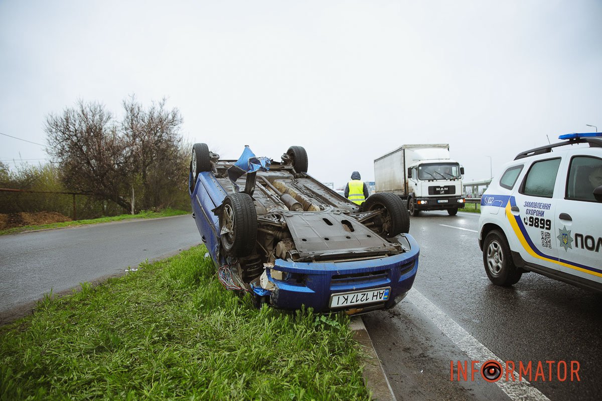 Перекинулася на дах