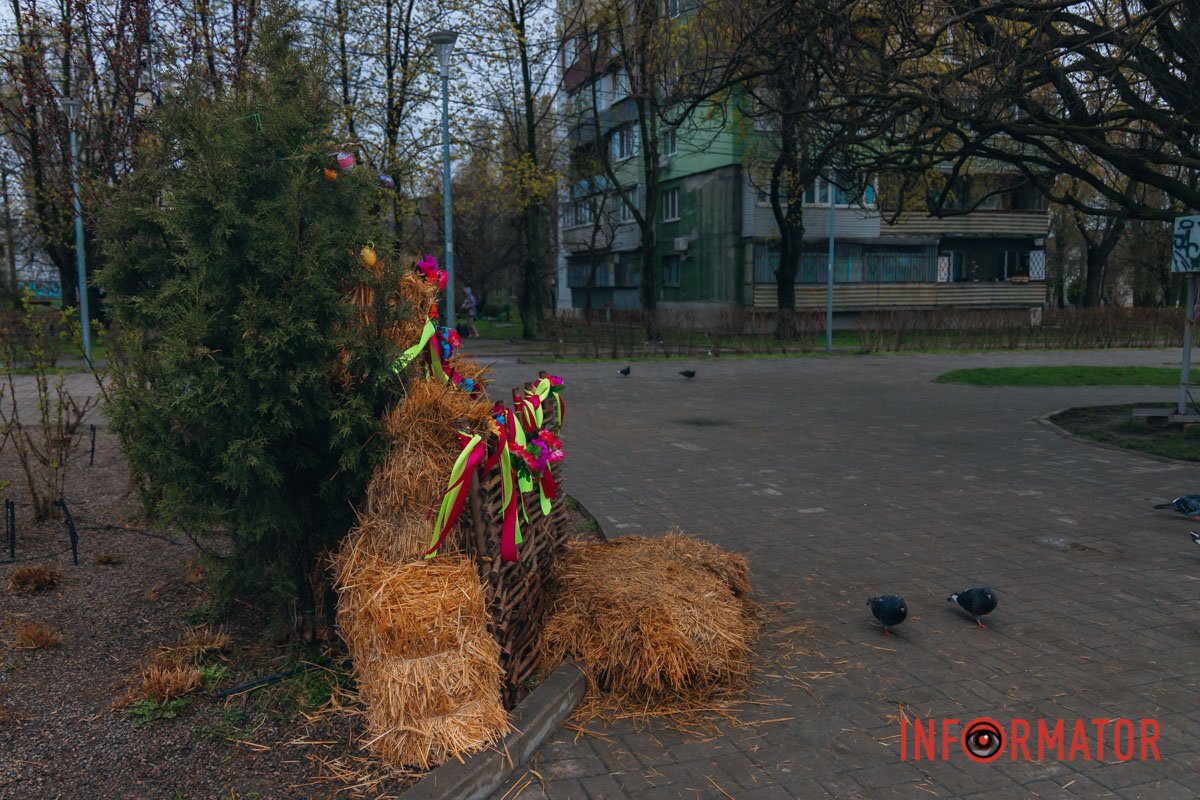 У сквері Західний