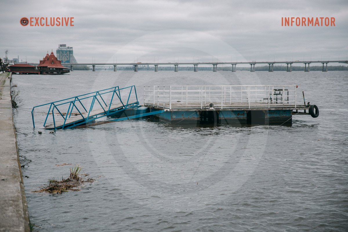 Увесь у воді