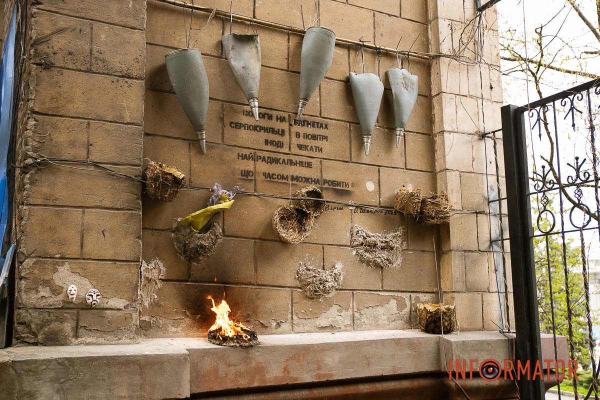 Інсталяція у Мистецькому провулку у Дніпрі Інсталяція у Мистецькому провулку у Дніпрі