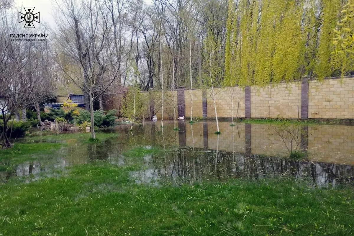 15 квітня у Дніпропетровській області спостерігалось часткове затоплення прируслових територій у низці прирічкових пунктів