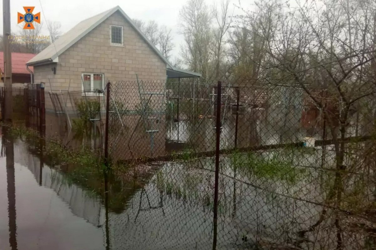 Підтоплені дачні будинки та приватні домоволодіння Підтоплені дачні будинки та приватні домоволодіння