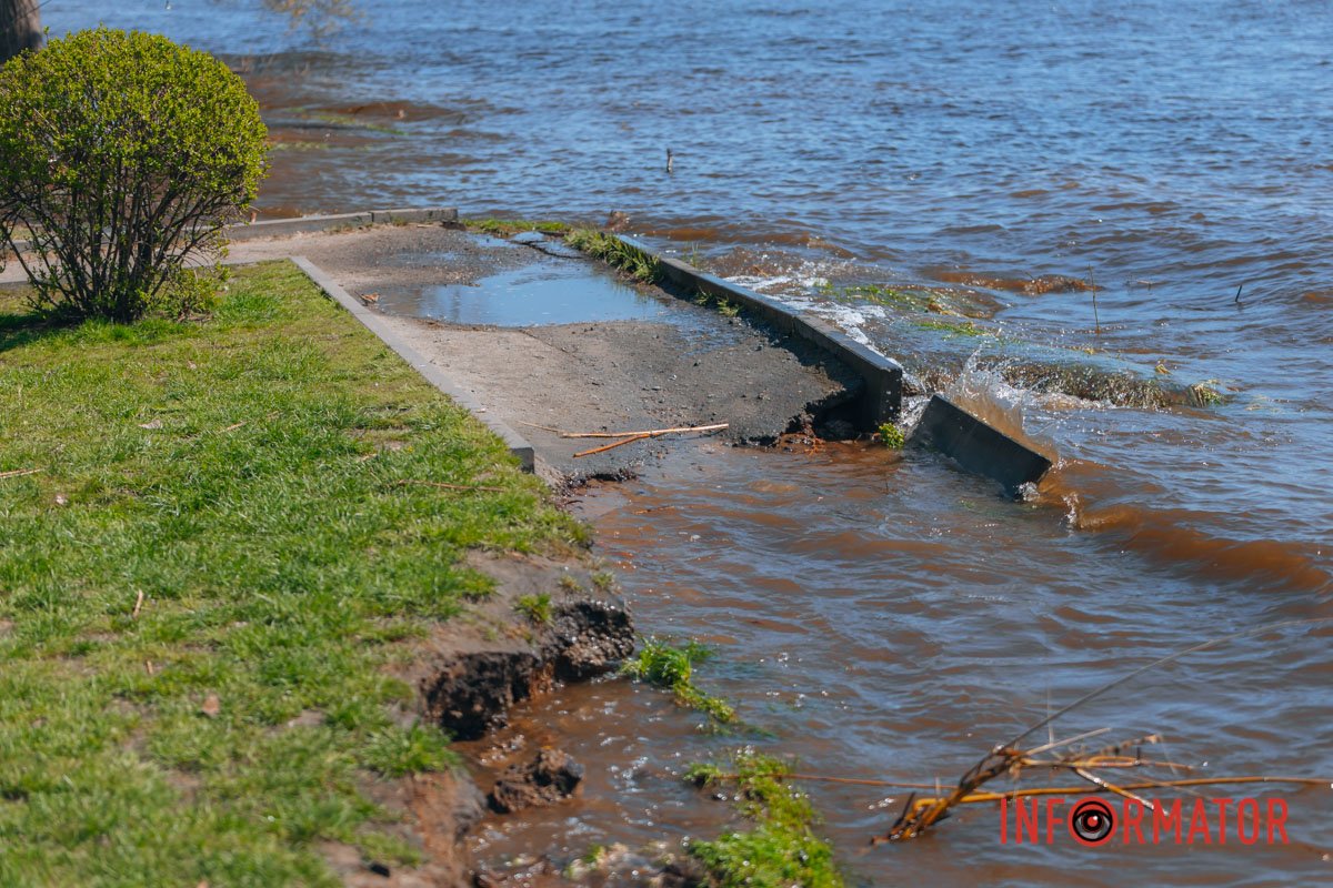 Перед оглядовим майданчиком