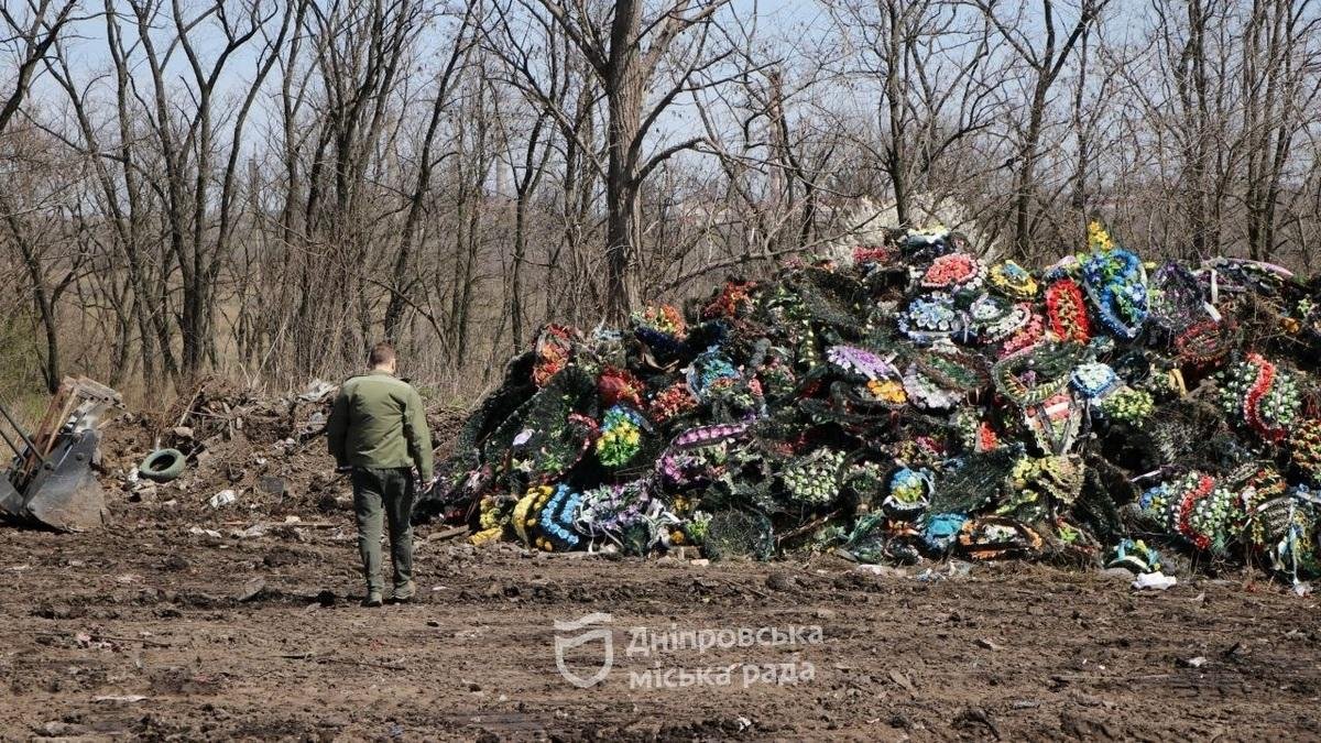 90% – це штучні квіти та вінки