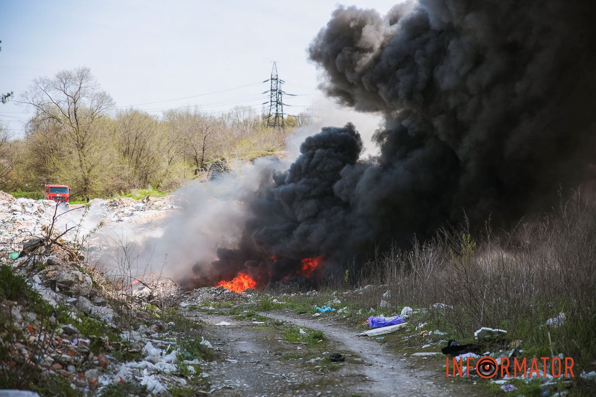 У Діївці загорілось звалище