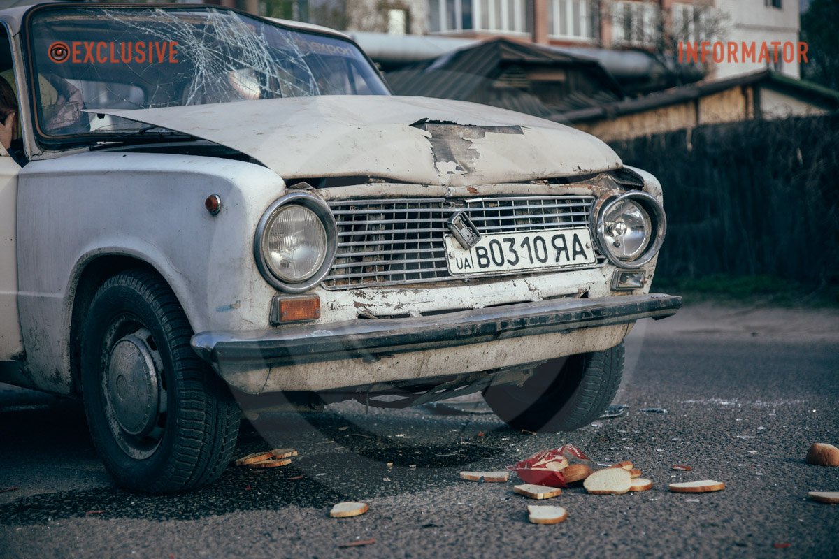 Спочатку фура врізалася у ВАЗ Спочатку фура врізалася у ВАЗ