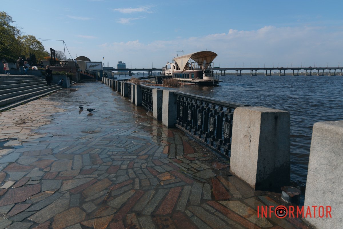 Нижній ярус заливає водою