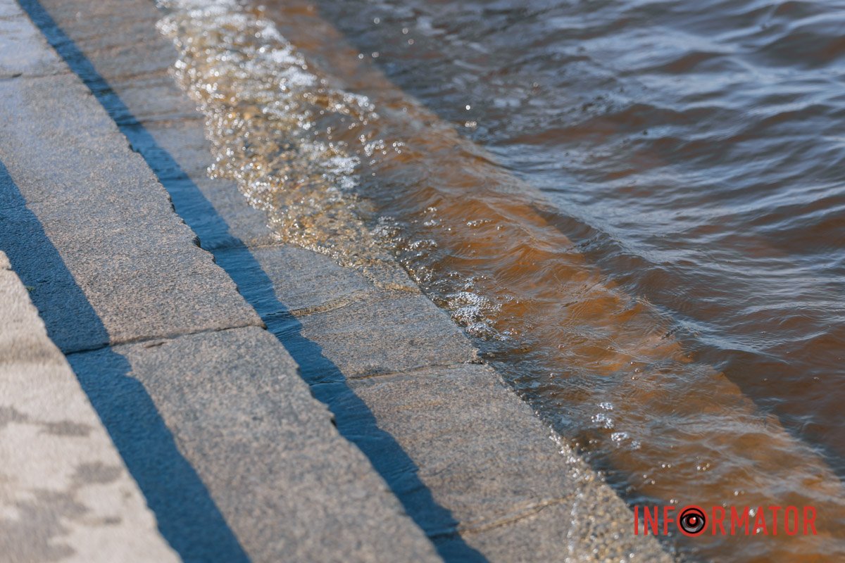 Вздовж Січеславської Набережної