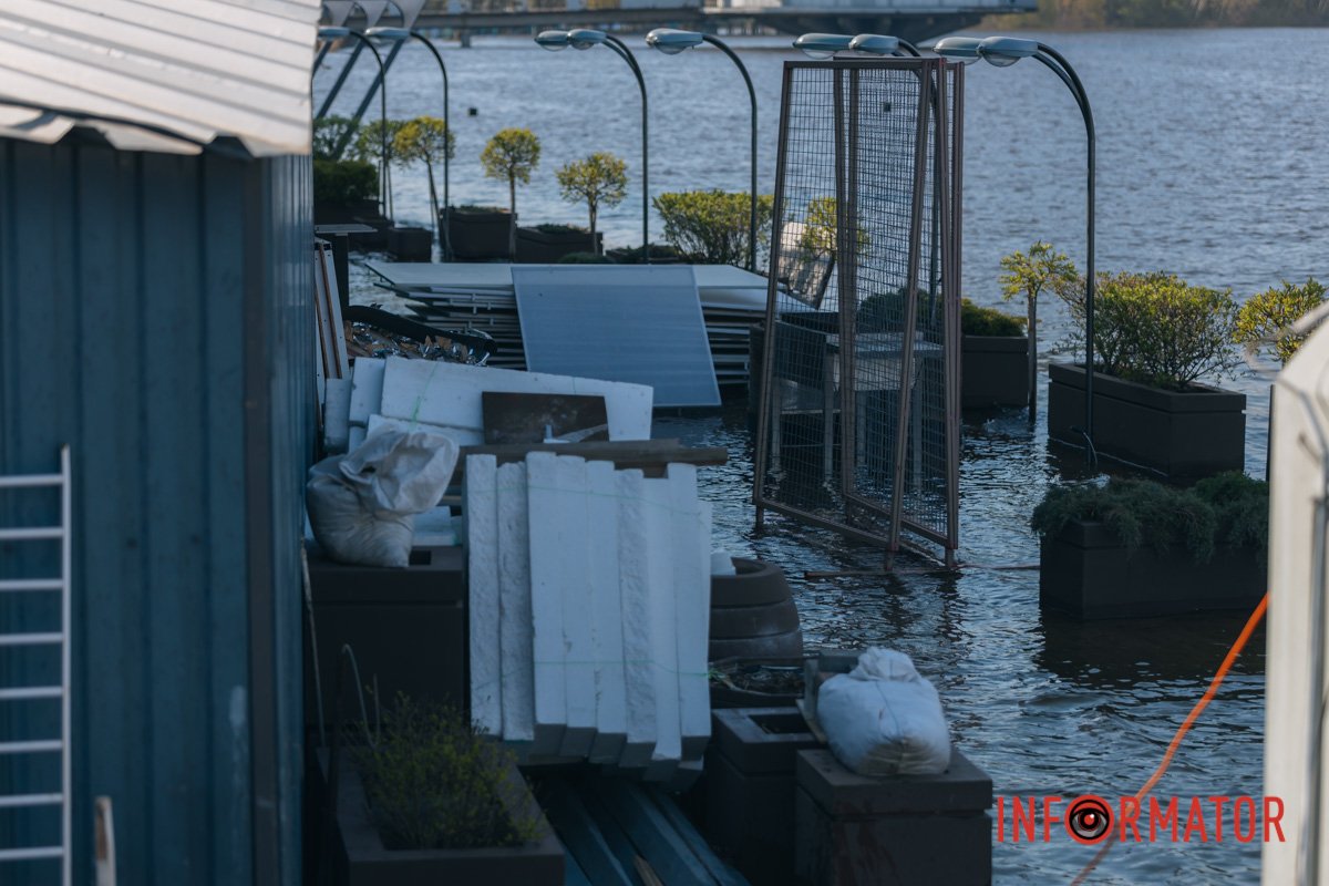 Літній майданчик у воді