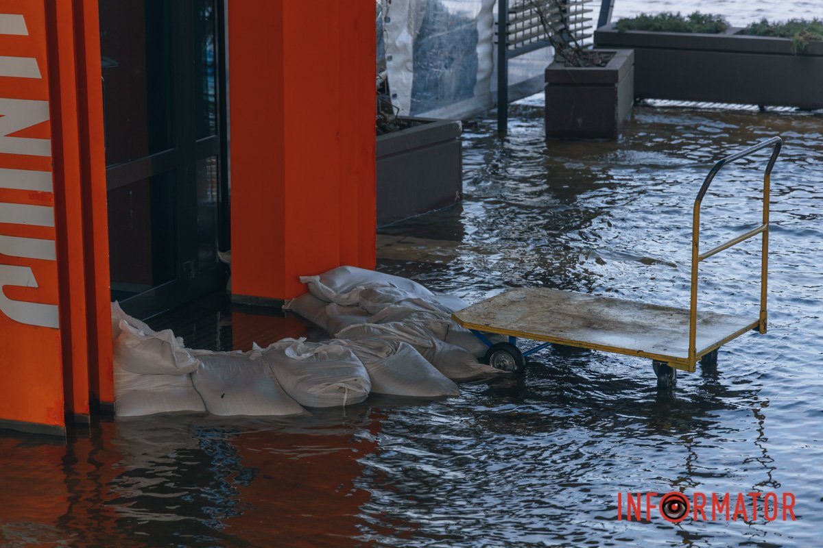 Барикади з мішків з піском не рятують