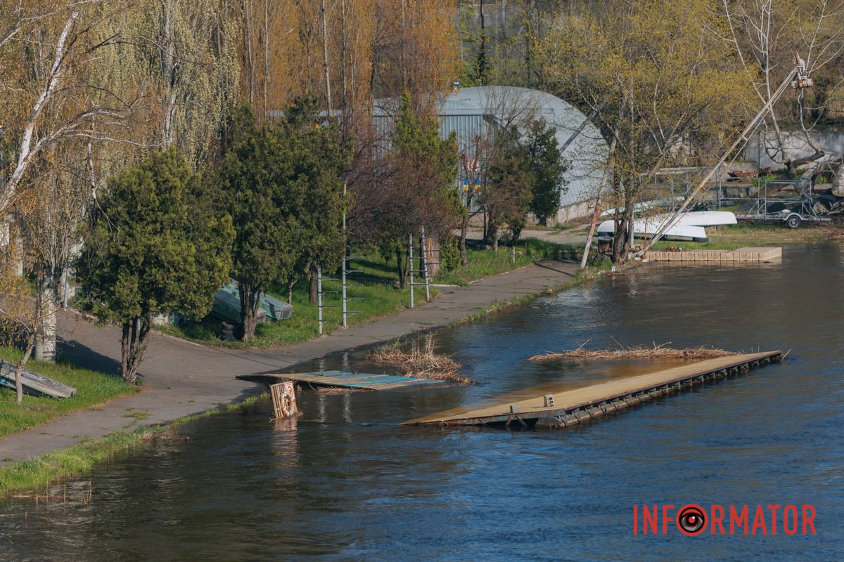 Зі сторони Січеславської Набережної