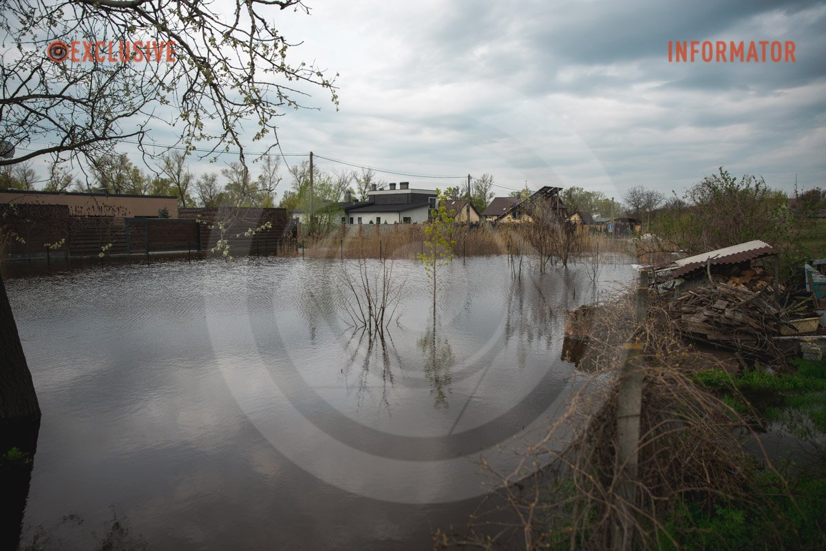 Глибина щонайменше метр