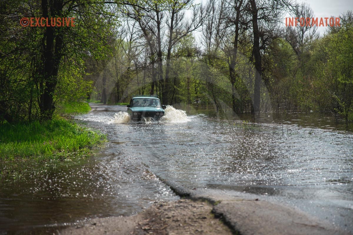 Затопило дороги в напрямку Орільскої вулиці в Обухівці