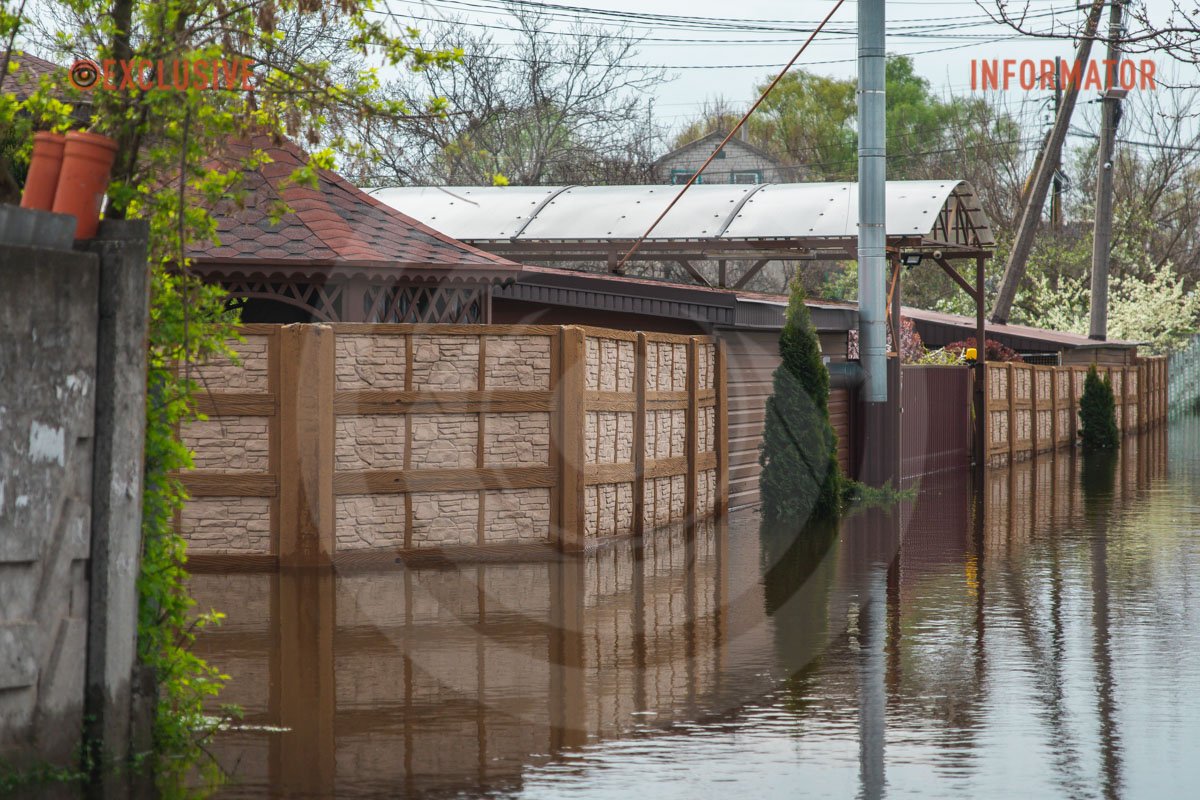 Озеро посеред вулиці