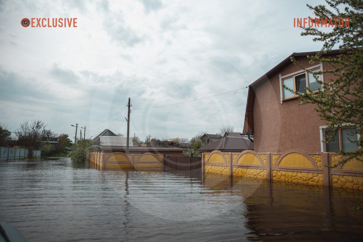 Навкруги — вода