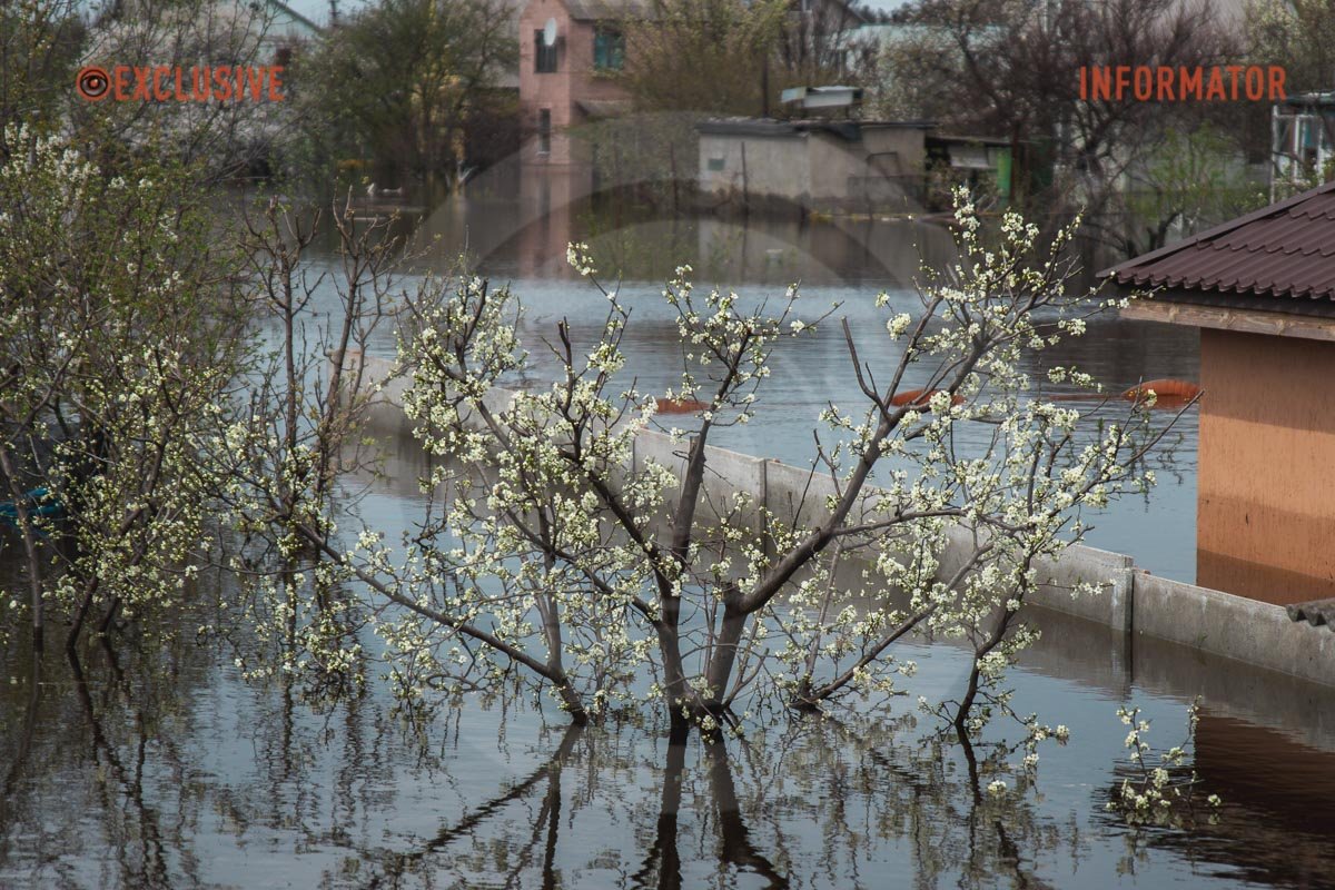 Вкрило водою
