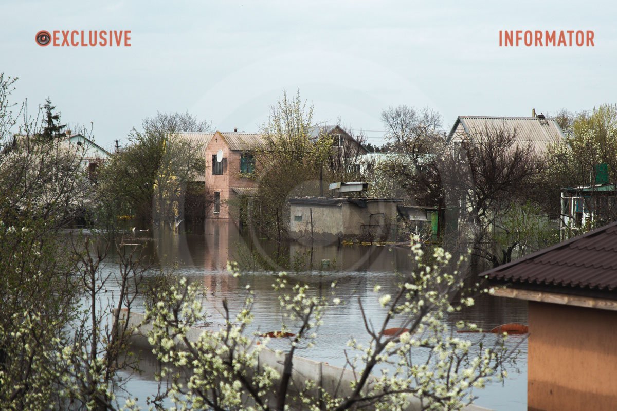 Сотні домівок затопило