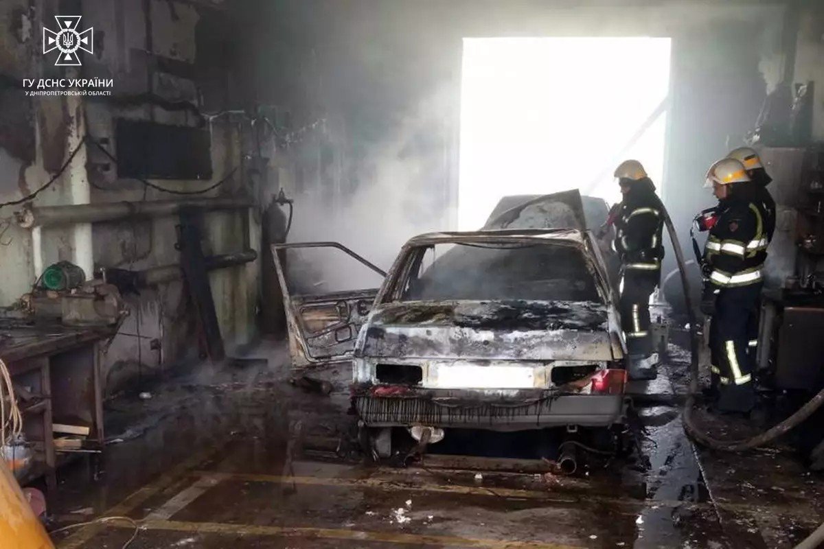 Загоряння тушили дві бригади