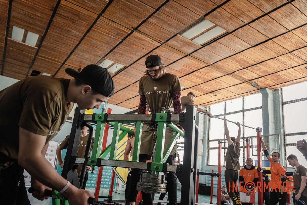 У змаганнях взяли участь 100 атлетів