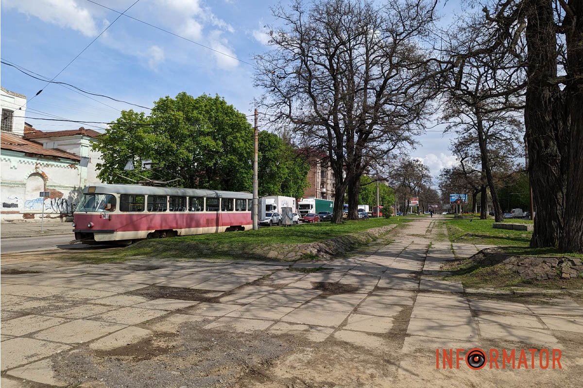 Також призупинено рух трамваїв №5 в бік вулиці Курчатова Також призупинено рух трамваїв №5 в бік вулиці Курчатова