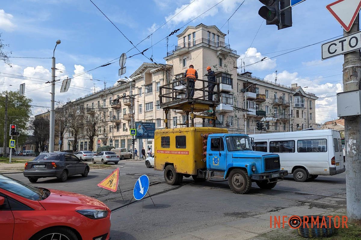Перехрестя проспекту Лесі Українки та вулиці Степана Бандери Перехрестя проспекту Лесі Українки та вулиці Степана Бандери