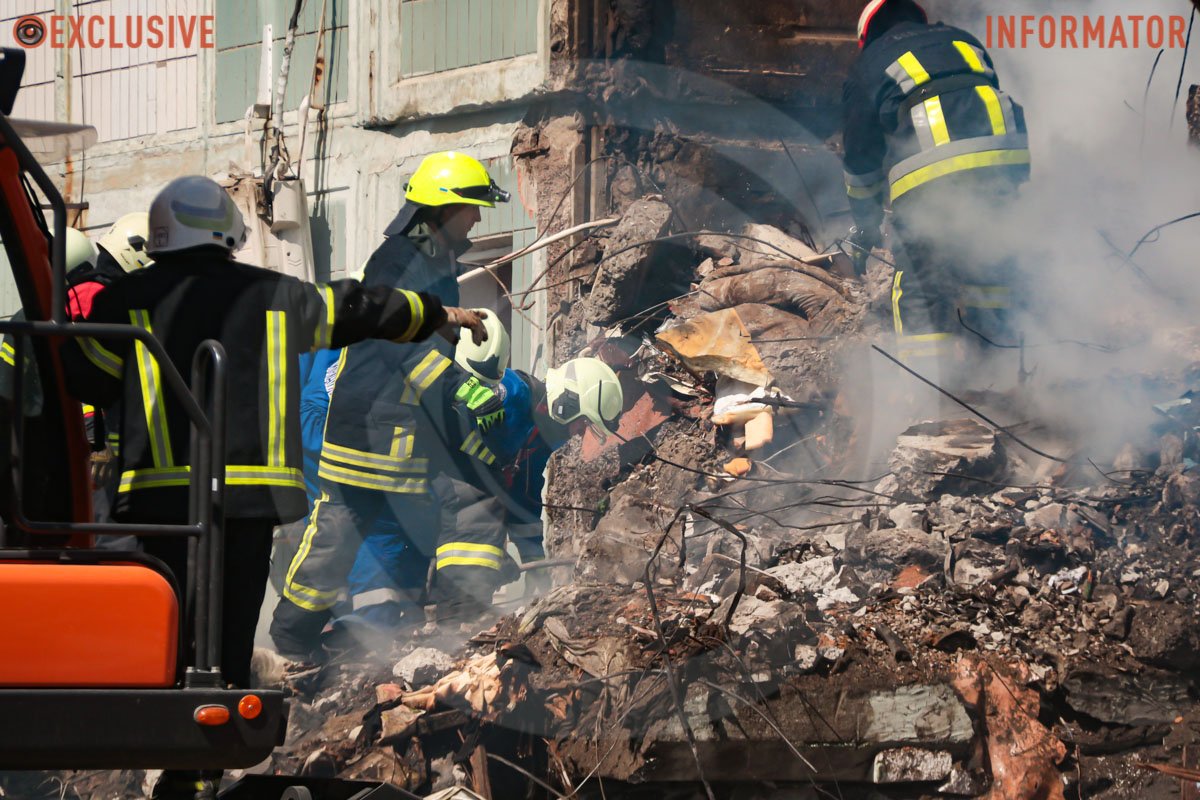 Виникли пожежі на 5-6 поверхах будинку, рятувальна операція продовжується Виникли пожежі на 5-6 поверхах будинку, рятувальна операція продовжується
