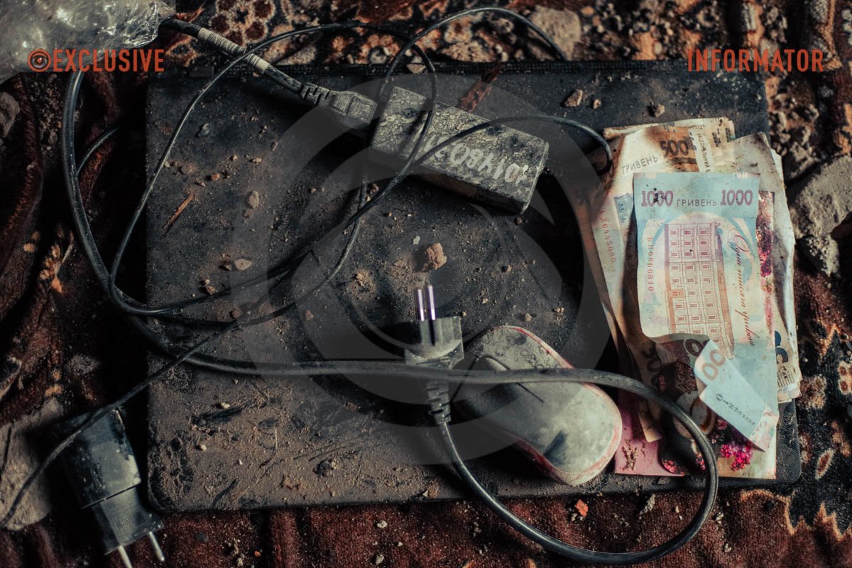 Ноутбук та гроші Ноутбук та гроші