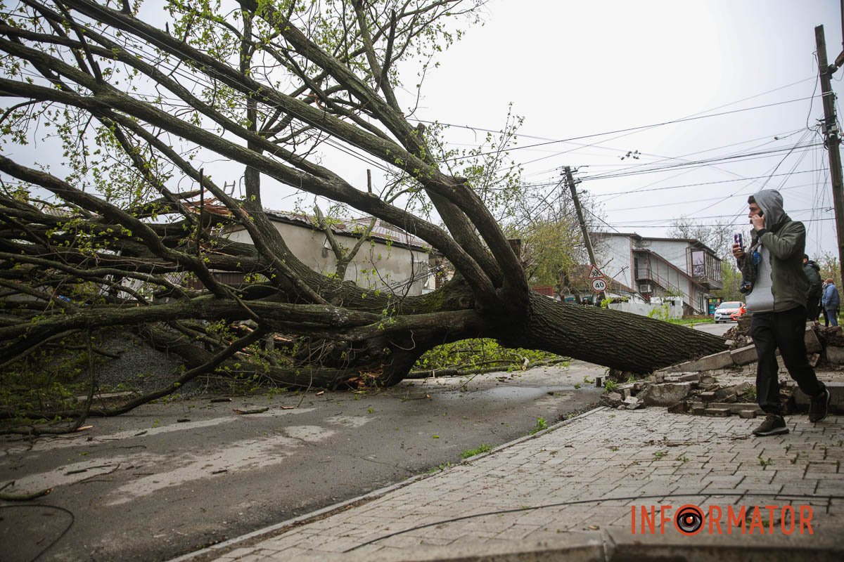 За словами мешканців, воно впало само За словами мешканців, воно впало само