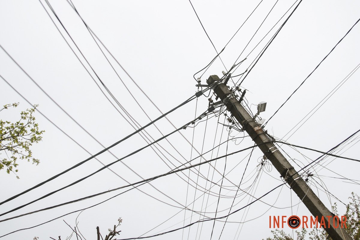 Дерево впало о 7-й ранку Дерево впало о 7-й ранку