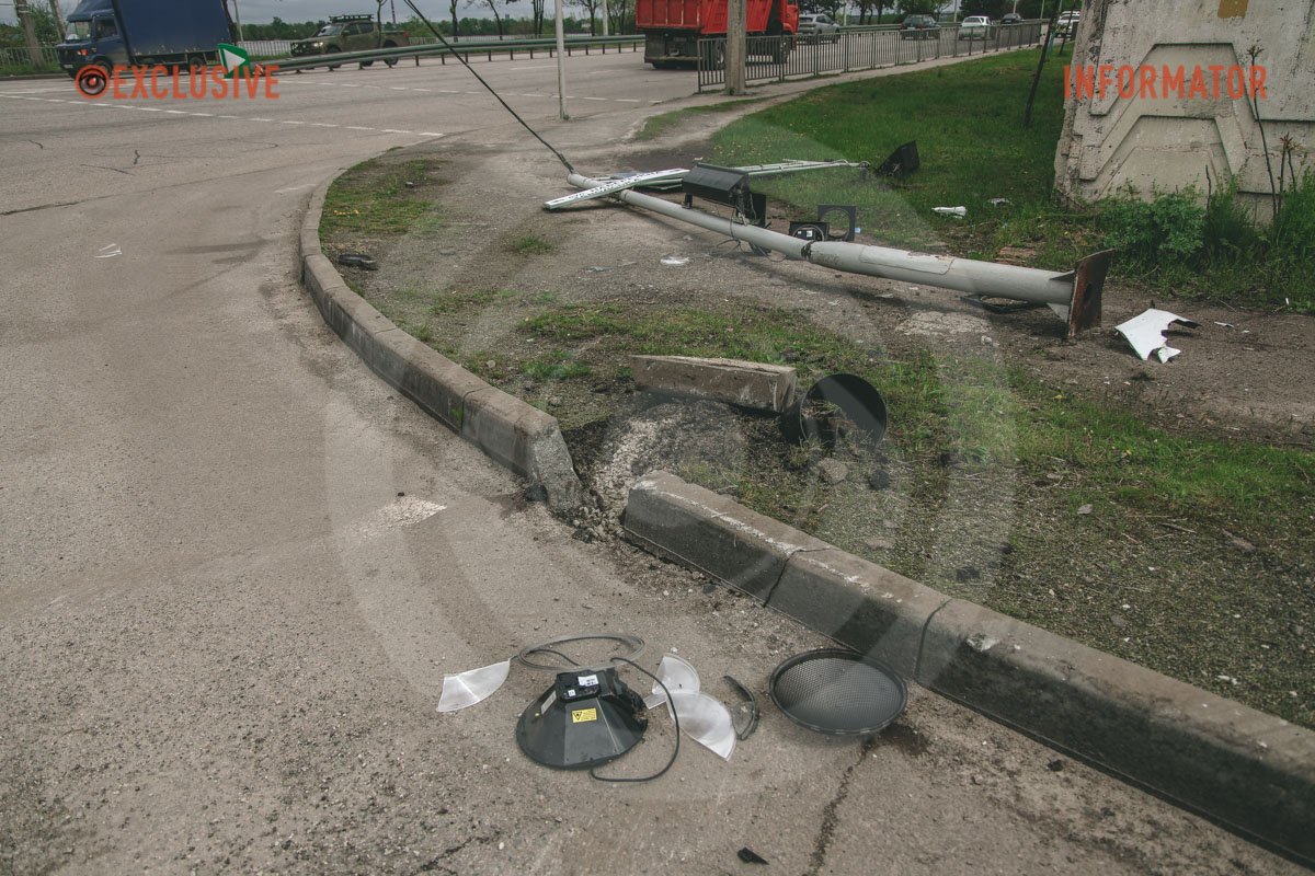 Водій рухався у крайній правій смузі Водій рухався у крайній правій смузі