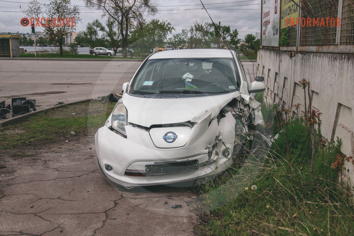 Nissan їхав у напрямку центру Nissan їхав у напрямку центру